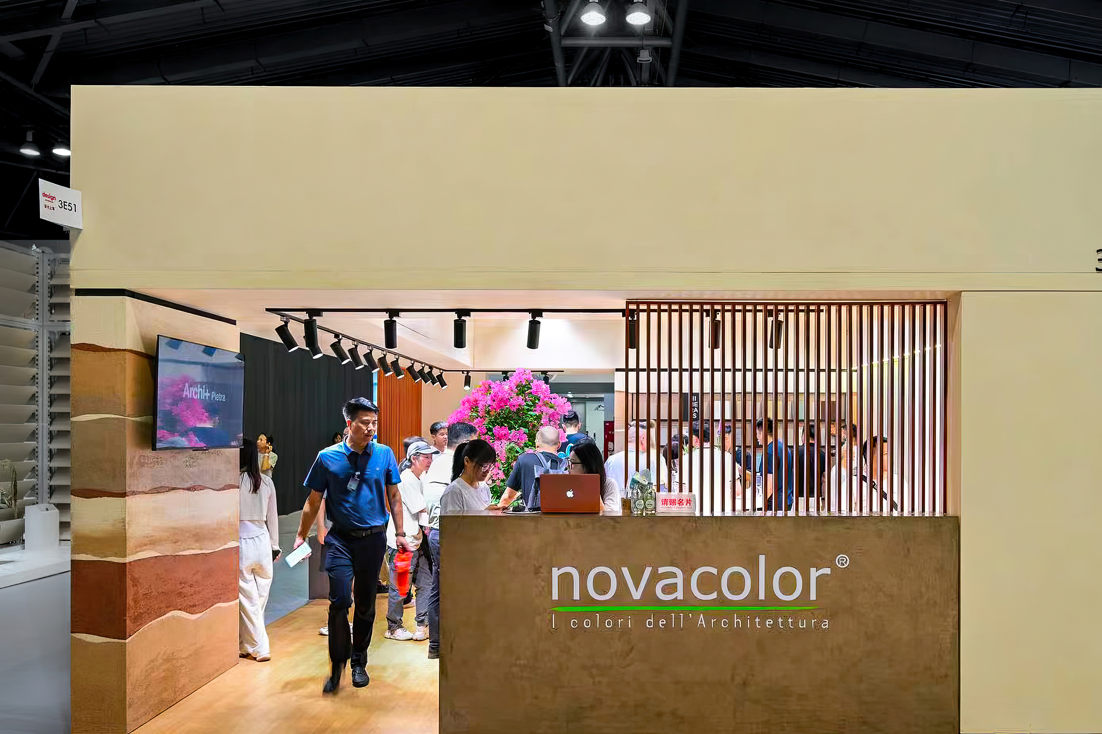 Ingresso ed area accoglienza dello Stand Fieristico Novacolor alla Fiera Design Shanghai 2024.